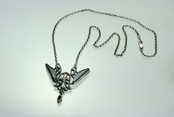 Art deco zilveren collier met jet 